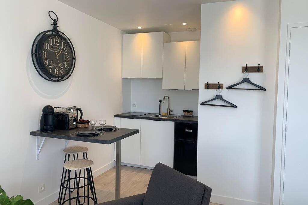 Le Petit Loft - Studio - Wifi - Coeur De Ville - Parking Pont-lʼAbbé Esterno foto
